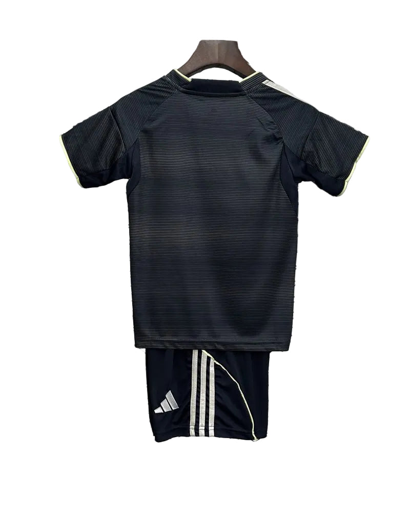 CONJUNTO NIÑO REAL MADRID SEGUNDA EQUIPACIÓN 25/26