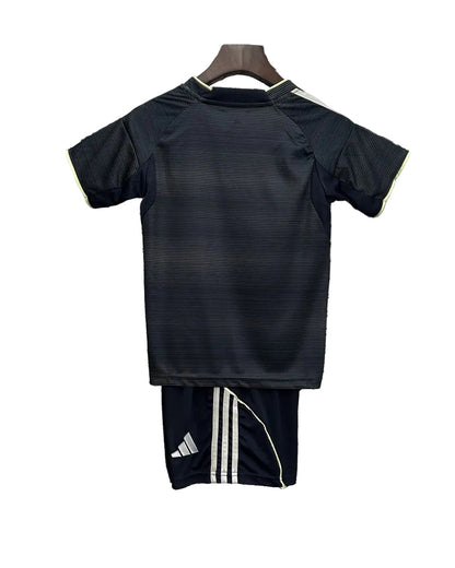 CONJUNTO NIÑO REAL MADRID SEGUNDA EQUIPACIÓN 25/26