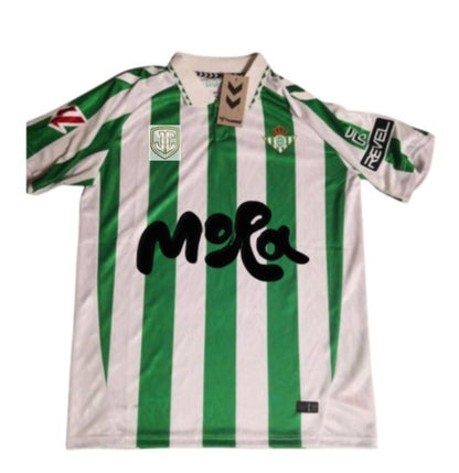 Mora contre le Real Betis